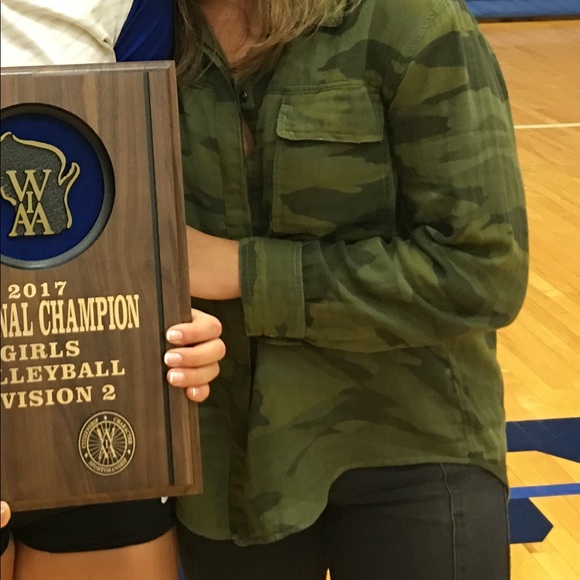 camp blouse / button down - Picture 2 of 3